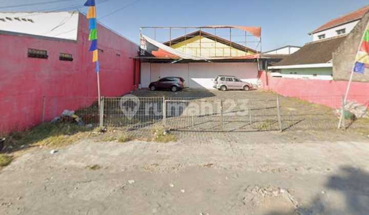 Strategic Business Space on Adi Sucipto Main Road, Colomadu, Solo Strategic Business Space on Adi Sucipto Main Road, Colomadu, Solo