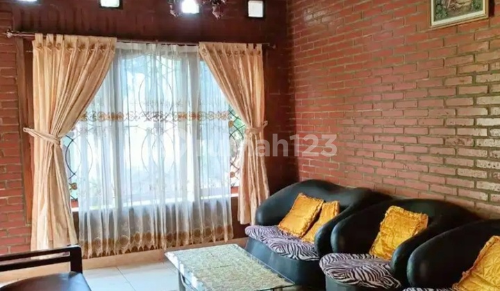 Comfortable Ethnic House Location in Tohudan Colomadu