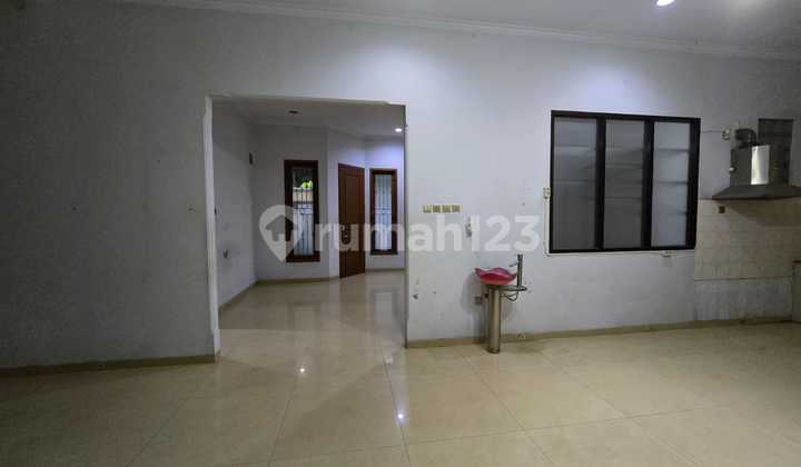 Rare! Rare House Near Manahan Stadium in Solo 2