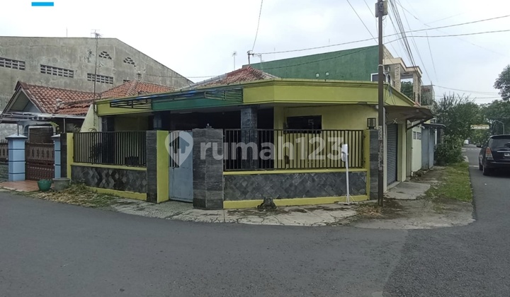 HOUSE FACING SEMI-FURNISHED - STRATEGIC NEAR GRAHA SABA BANYUANYAR
