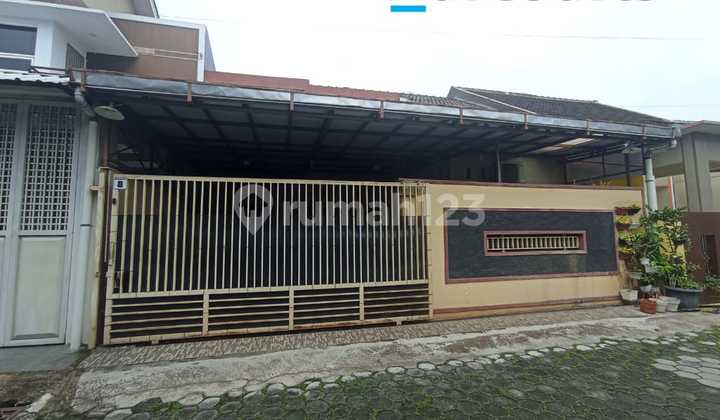 Rumah Bagus Strategis Siap Pakai di Colomadu Solo Rumah Bagus Strategis Siap Pakai di Colomadu Solo