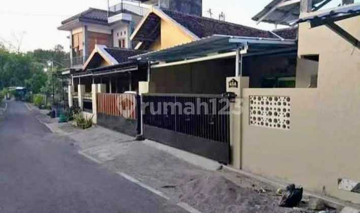 Rumah Strategis Di Jl Kahuripan Sumber Solo