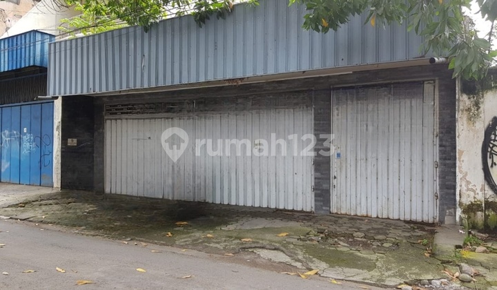 Strategic Shop House on Dr. Rajiman Street, Solo