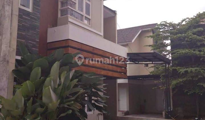 Rumah Hook Bagus 2 Lantai Tengah Kota Solo 1