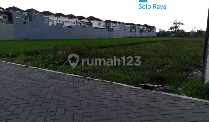 Tanah Strategis Di Kawasan Perumahan Di Gentan Solo 