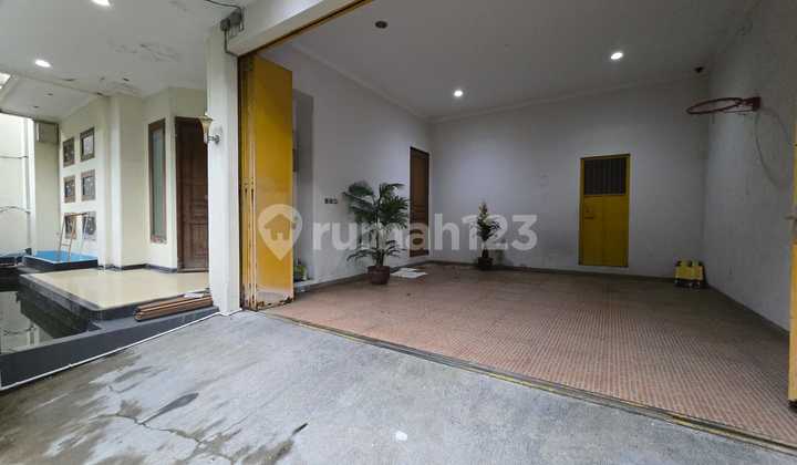 Rare Find!! Luxurious House in a Prime Location at Manahan Solo 2