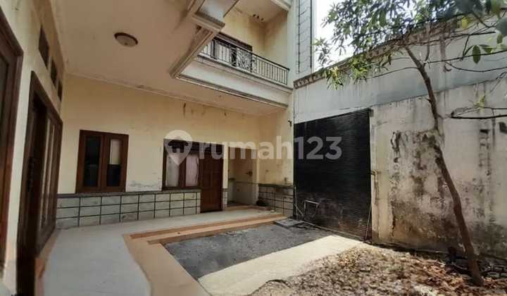 Luxury House Near Paragon Mall Solo Clean Environment Located In The Heart Of Solo City 2