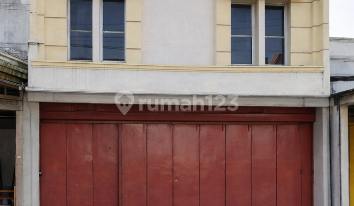 2.5-Story Shophouse on Brigjen Sudiarto Street, Serengan, Solo