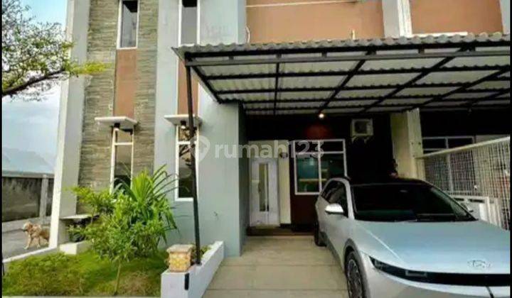 Rumah Bagus Bangunan Baru 2 Lantai 
lokaisi Di Cluster Elite Di Colomadu 1