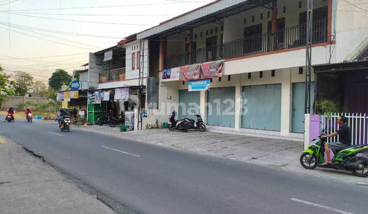 2-Story Shophouse Near Adi Sumarmo Airport Colomadu Solo