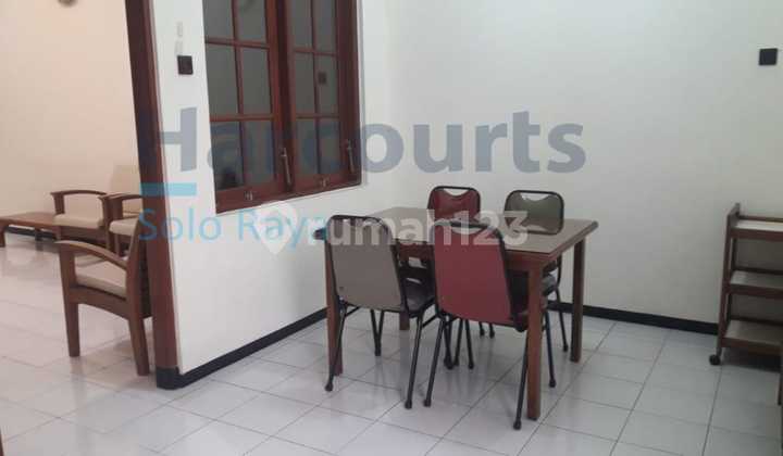 Well Maintained Clean House Fully Furnished Strategic Location Downtown Manahan Solo