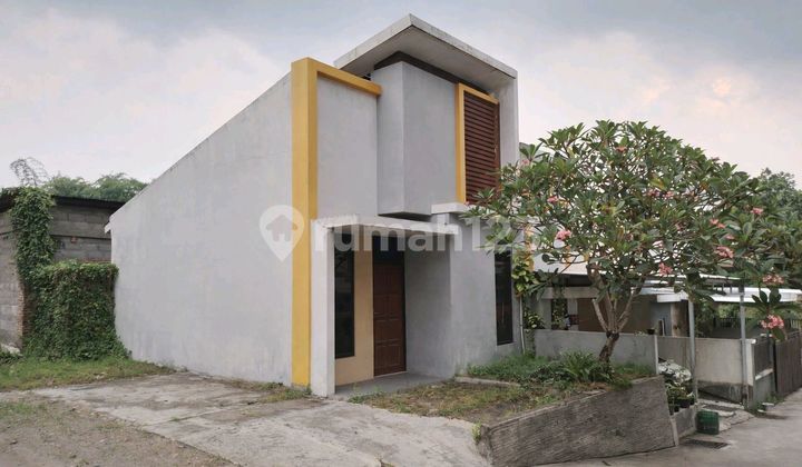 Minimalist House Inside Mojosongo Cluster Near Solo City Center and Toll Access