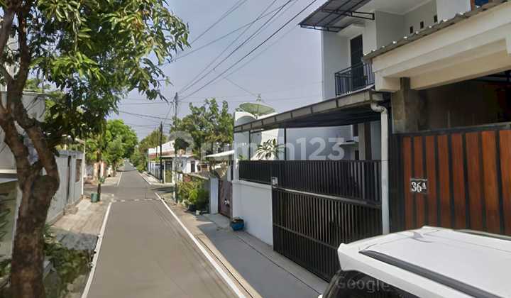 Rumah Bagus 2 Lantai Lokasi Sumber Banjarsari Solo