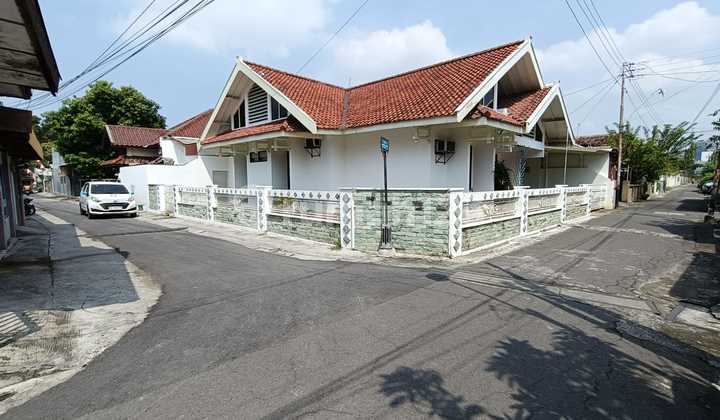 Rumah Bagus siap pakai lokasi tengah kota Solo