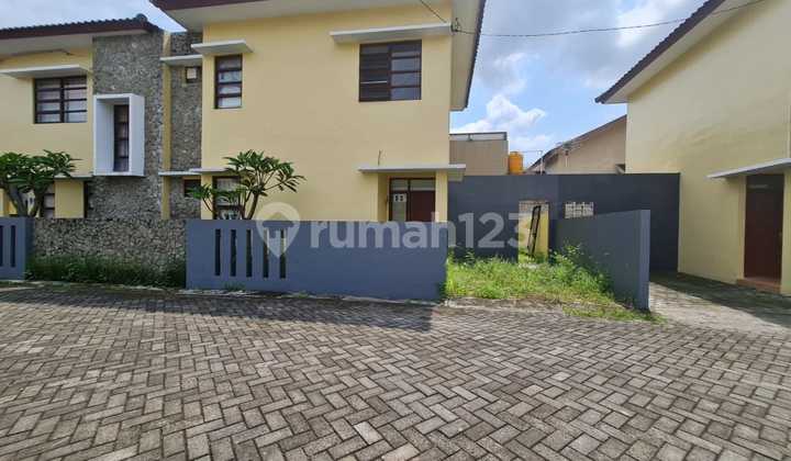 Rumah 2 Lantai Bagus Bersih Nyaman Siap Pakai di Perumahan Colomadu Solo, Rumah 2 Lantai Bagus Bersih Nyaman Siap Pakai di Perumahan Colomadu Solo,