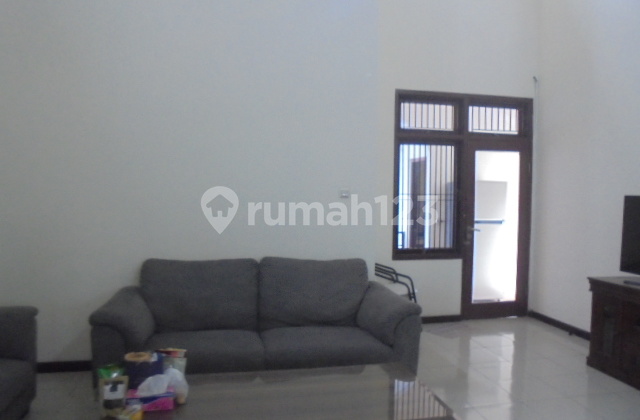 Rumah 2 Lantai Siap Pakai di Solo Baru