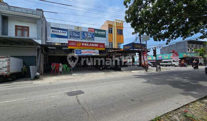 For Rent Strategic 2-Story Shop House, Location Near Toll Road and Klodran Market.