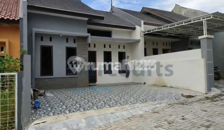 For Rent Nice Clean Well-Maintained Ready-to-Live House in Cluster in Mojosongo, Solo 2