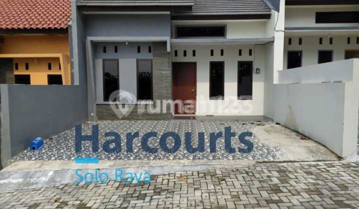 Disewakan Rumah Bagus Bersih Terawat Siap Huni di Cluster di Mojosongo, Solo Disewakan Rumah Bagus Bersih Terawat Siap Huni di Cluster di Mojosongo, Solo