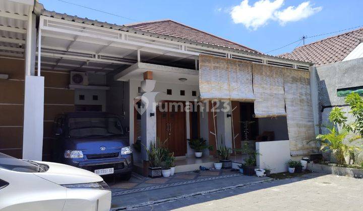 Rumah bagus semi furniture, lokasi Premium Gentan 1
