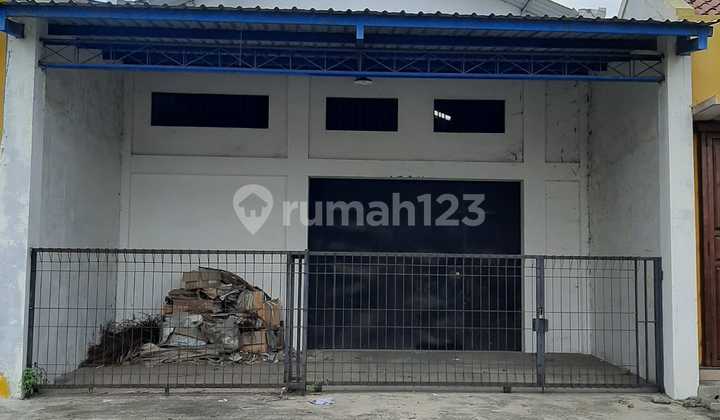 Gudang + Ruang Usaha 2 lantai
Lokasi : Mojosongo, Jebres, Solo 1