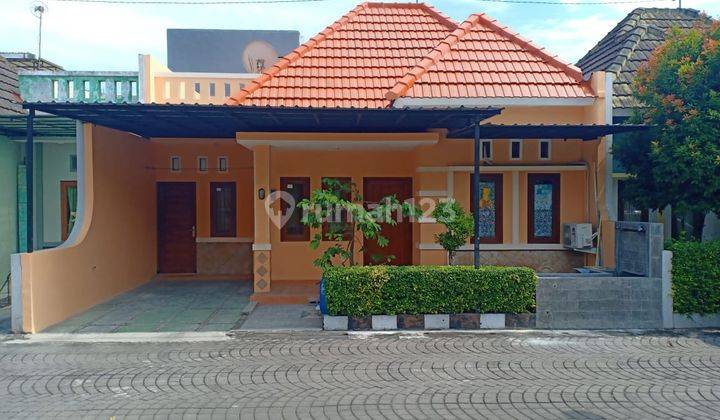 Rumah Siap Pakai 1½ lantai
Lokasi : Cluster di Paulan Colomadu 1