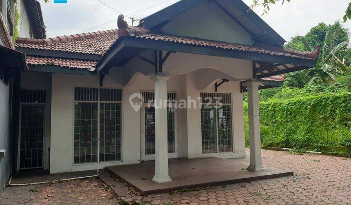 Disewakan rumah strategis di pinggir jalan raya Manahan Solo. 1