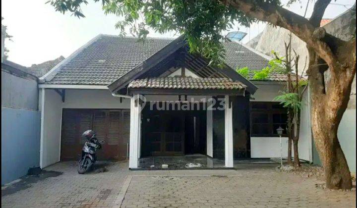 Rumah Tengah Kota
Lokasi : Kertopuran, Serengan, Solo 1