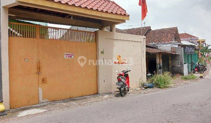 Disewakan ruang usaha siap pakai
Lokasi Baturan - Solo 2