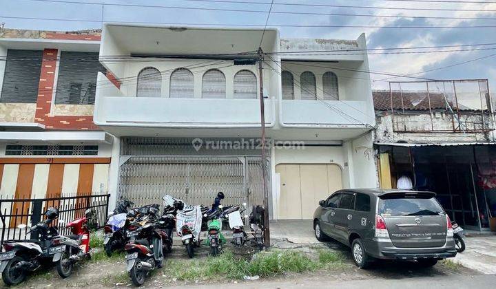 Disewakan ruang usaha berikut rumah tinggal lokasi kawasan bisnis dekat pasar Gede, Solo. 1