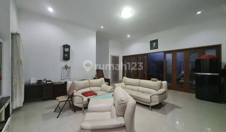 Rumah mewah minimalis 1,5 lantai di Solo Baru 2