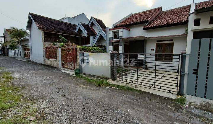 Rumah siap pakai dalam perumahan
di colomadu solo 2