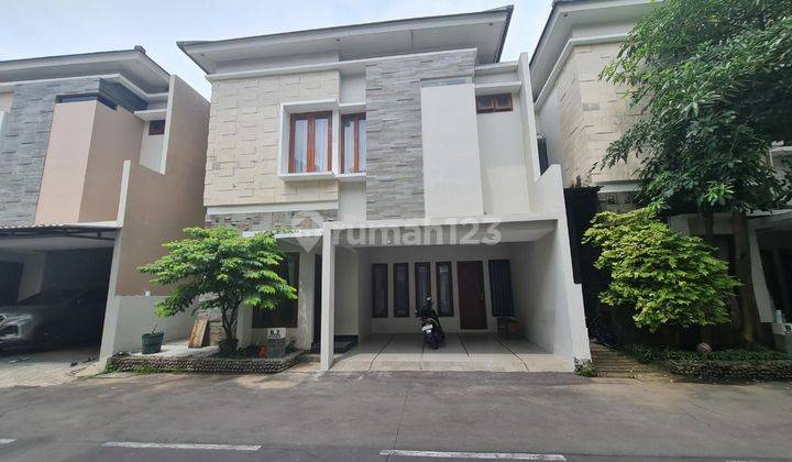 Rumah bagus minimalis 2 lantai pusat kota solo 1