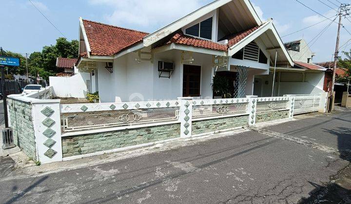 Rumah bagus siap pakai dekat jalan slamet riyadi solo 1