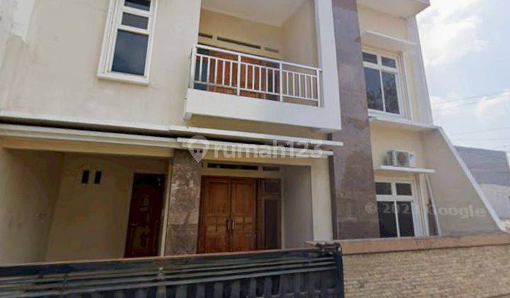 Rumah baru 2 lantai semi furnish di gentan solo 1