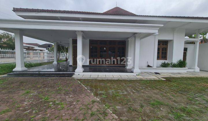 Rumah bagus halaman luas tengah kota solo 2