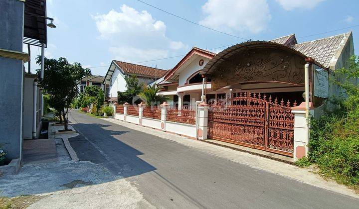 Rumah siap pakai dekat gedung saba buana solo 2