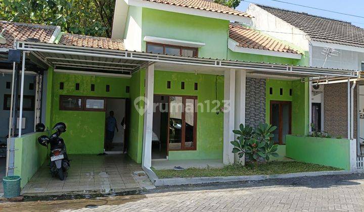 Rumah bagus minimalis di Colomadu, solo 1