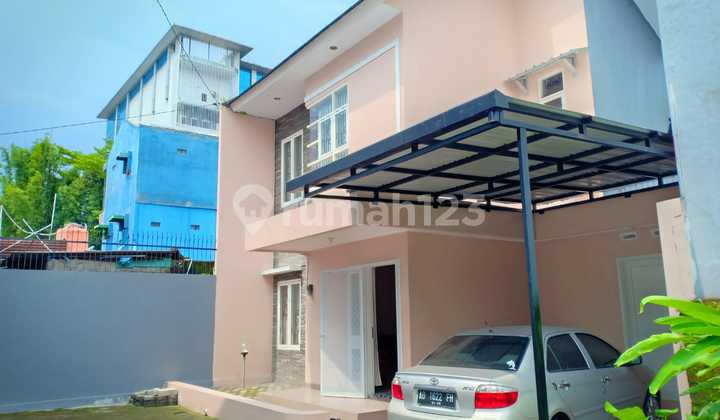 Rumah Bagus Furnished di Penumping Laweyan Dekat Jalan Slamet Riyadi Solo