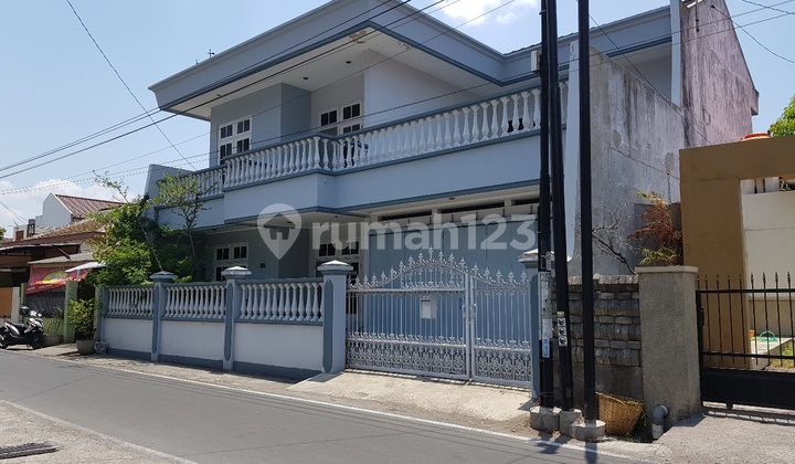 A house in the center of Solo city near Paragon Mall.