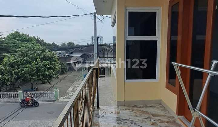 Dijual Cepat! Rumah Modern 3 Lantai Siap Huni Nyaman Lokasi Prime di Pabelan Solo 2