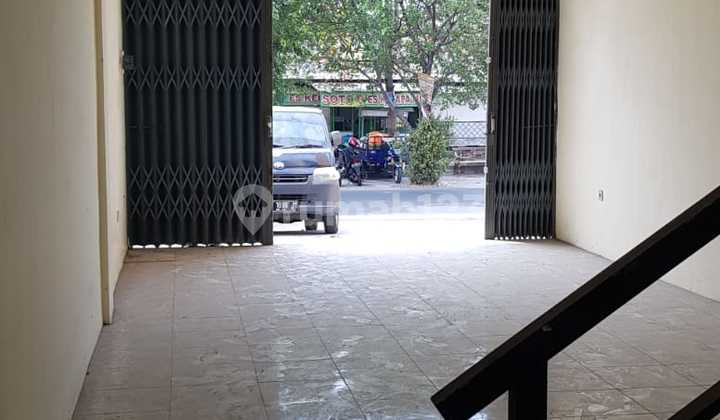 For Rent Strategic 2-Story Shop House, Location Near Toll Road and Klodran Market. 2