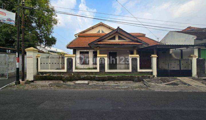 Rumah Hitung Tanah Tengah Kota Di Widuran Jebres Dekat Banjarsari Solo 2