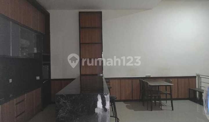 For Rent: Affordable Strategic 2-Story Shop House on Agus Salim Street, Laweyan Solo 2