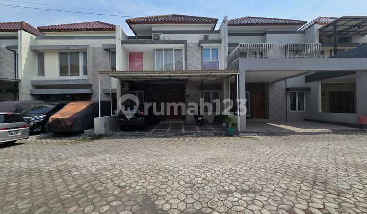 Rumah Bagus Minimalis Modern di Soll Baru Dekat Gentan Solo