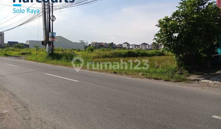 Strategic Land on the Side of the Main Road in Gentan, Near Solo Baru. Strategic Land on the Side of the Main Road in Gentan, Near Solo Baru.