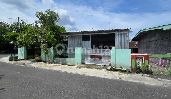 Dijual Rumah Hitung Tanah atau Tanah Bonus Bangunan di Mojosongo Jebres Solo