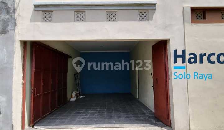 Disewakan Rumah 2 Lantai Bagus Bersih Terawat Tengah Kota di Banjarsari, Solo