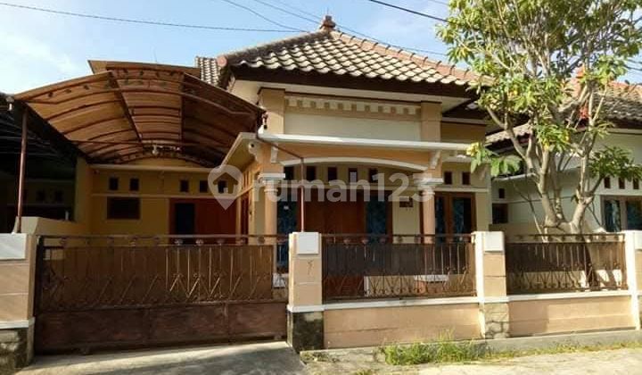 Rumah Bagus Siap Pakai di Fajar Indah Colomadu Dekat Kartasura Solo