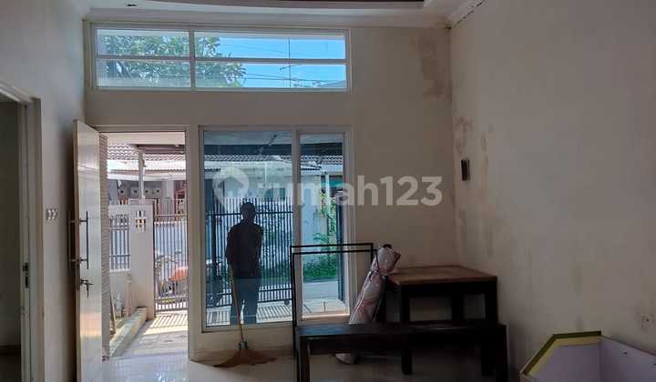 Dijual Rumah Minimalis dengan Kanopi untuk Rooftop/Teras, Lokasi di Grogol Indah Telukan 2